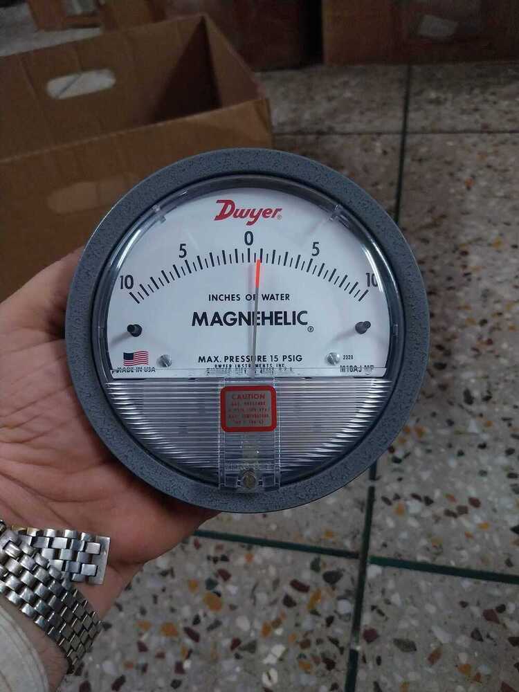 PREMIUM SELLER DWYER MAGNEHELIC DIFFERENTIAL PRESSURE GAUGE