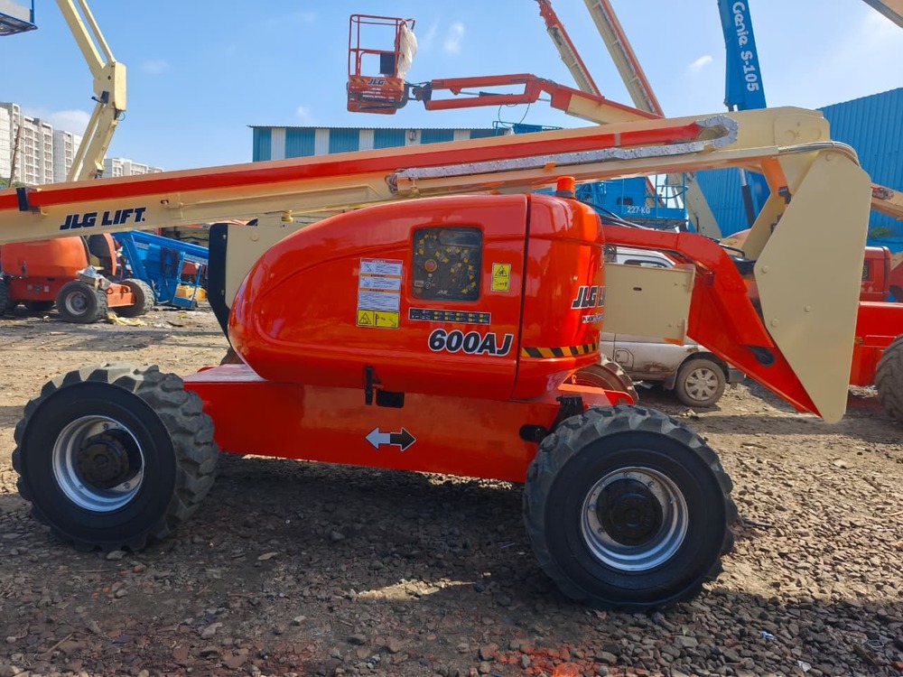 Boom LiftJLG 600AJ  Articulated Boom Lift