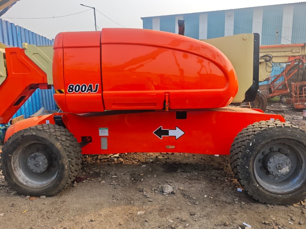 JLG 800AJ Articulating Boom Lift