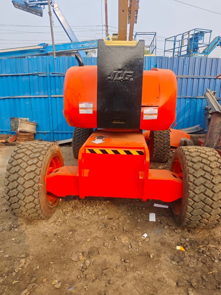 JLG 800AJ Articulating Boom Lift