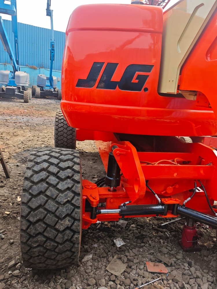 JLG 800AJ Articulating Boom Lift