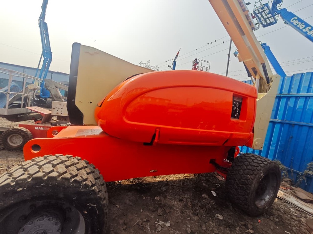 JLG 800AJ Articulating Boom Lift