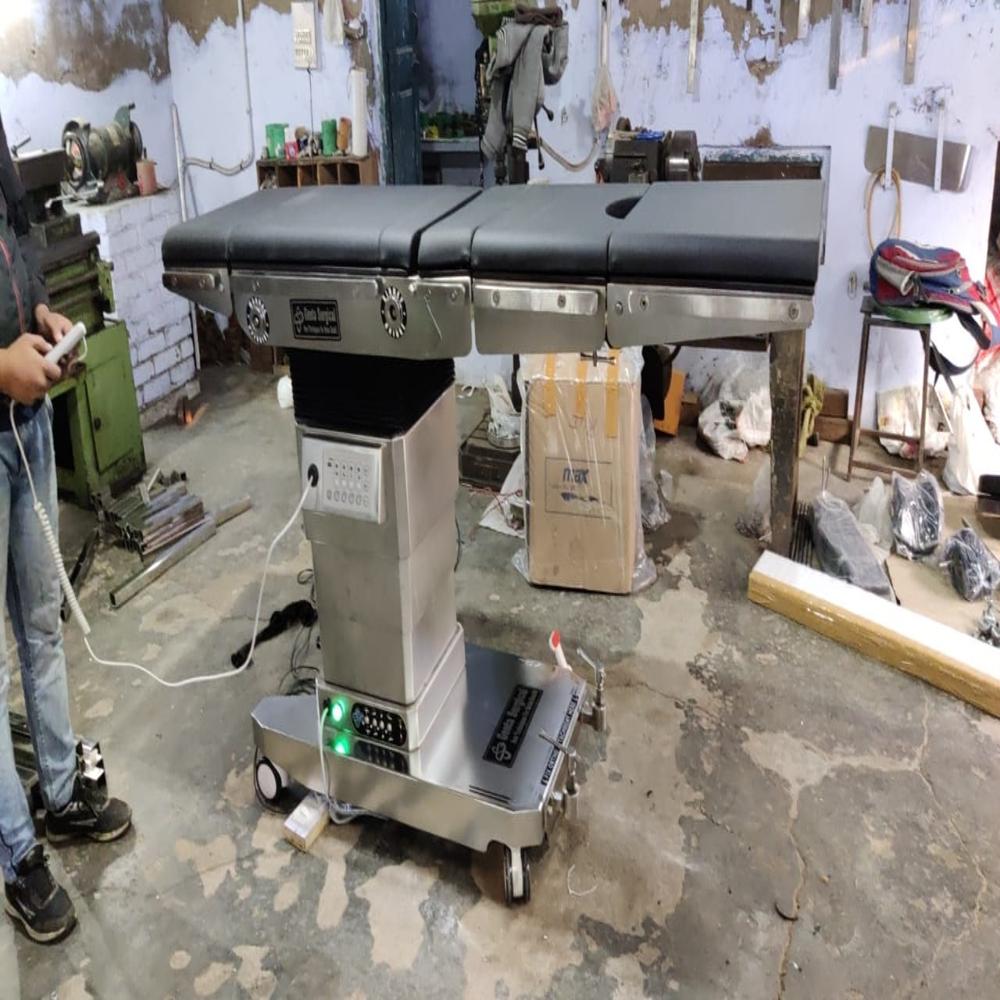Hydraulic Ot Table - Color: Black