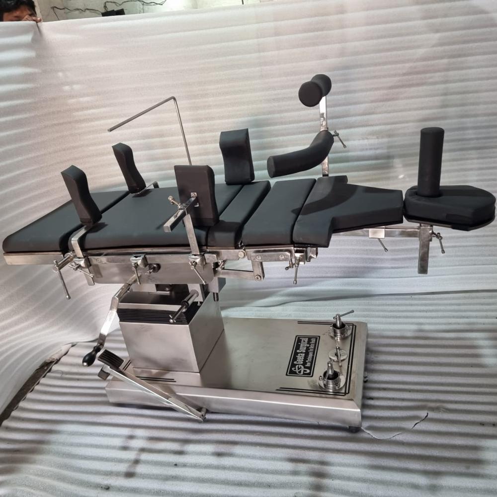 Hydraulic Ot Table - Color: Black