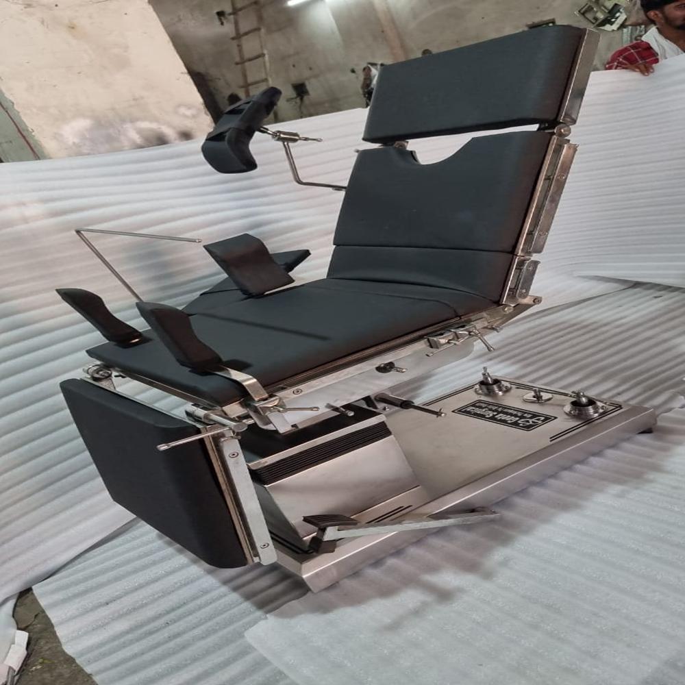 Hydraulic Ot Table - Color: Black