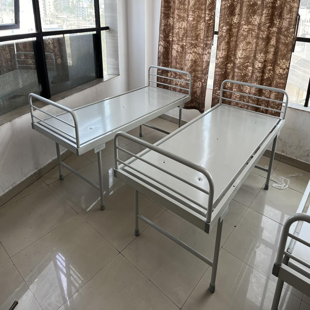 Simple Hospital Bed - Color: White