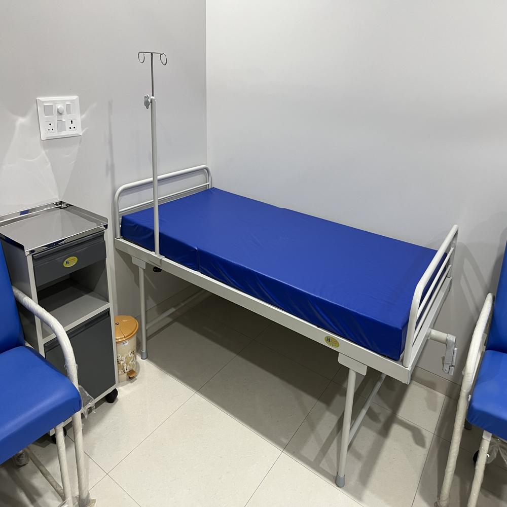Simple Hospital Bed - Color: White