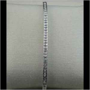 टेEnnis ब्रेसलेट बैगुएट हीरे के साथ