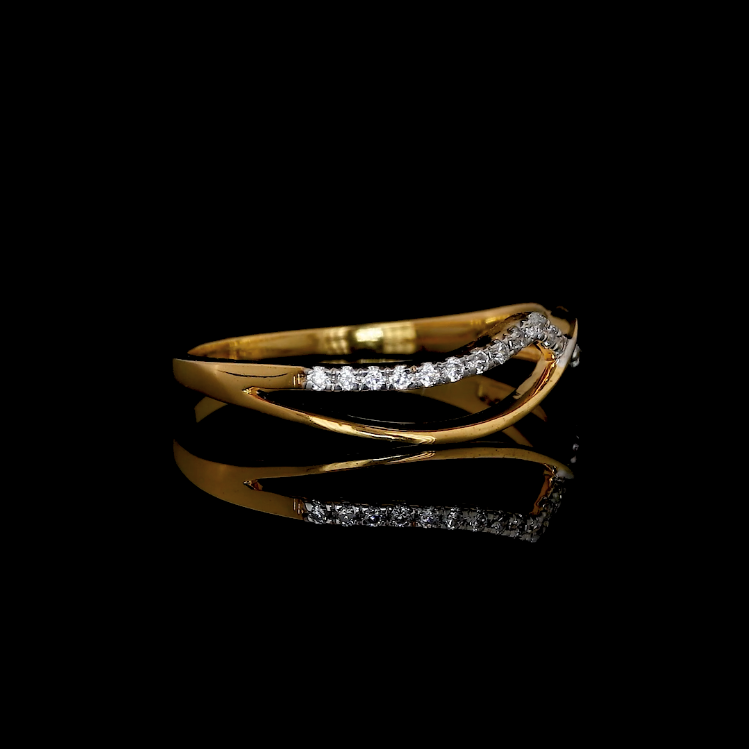 Elegant Curved Diamond Gold Ring