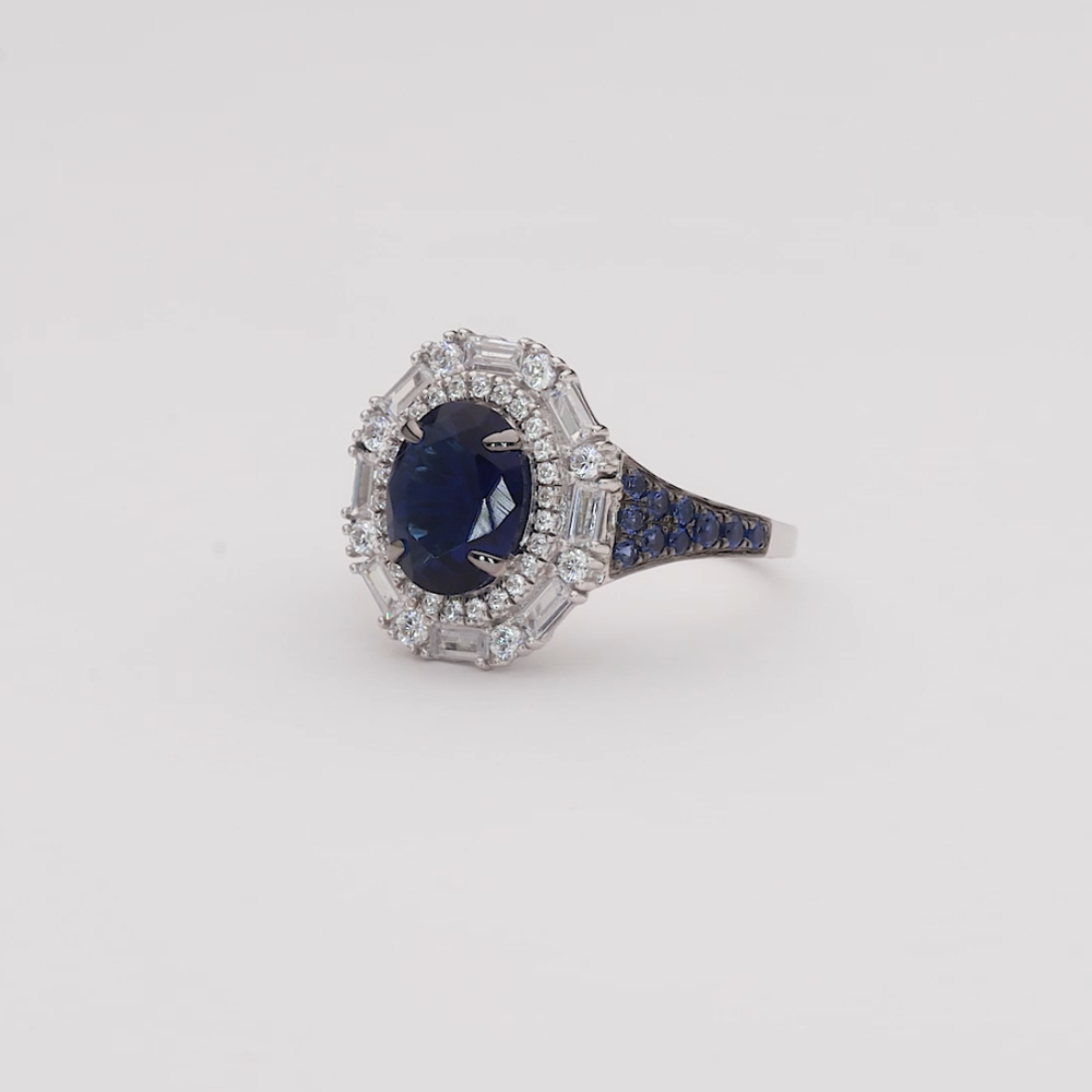 Oval Blue Sapphire Diamond Halo Gold Ring - Diamond Carat Weight: 18 Carat