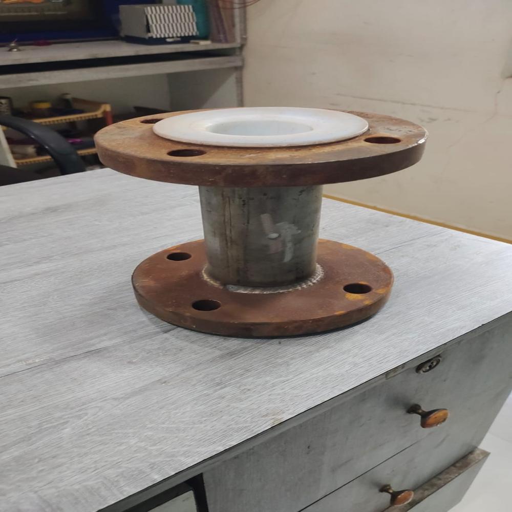 Ptfe lined flow tube