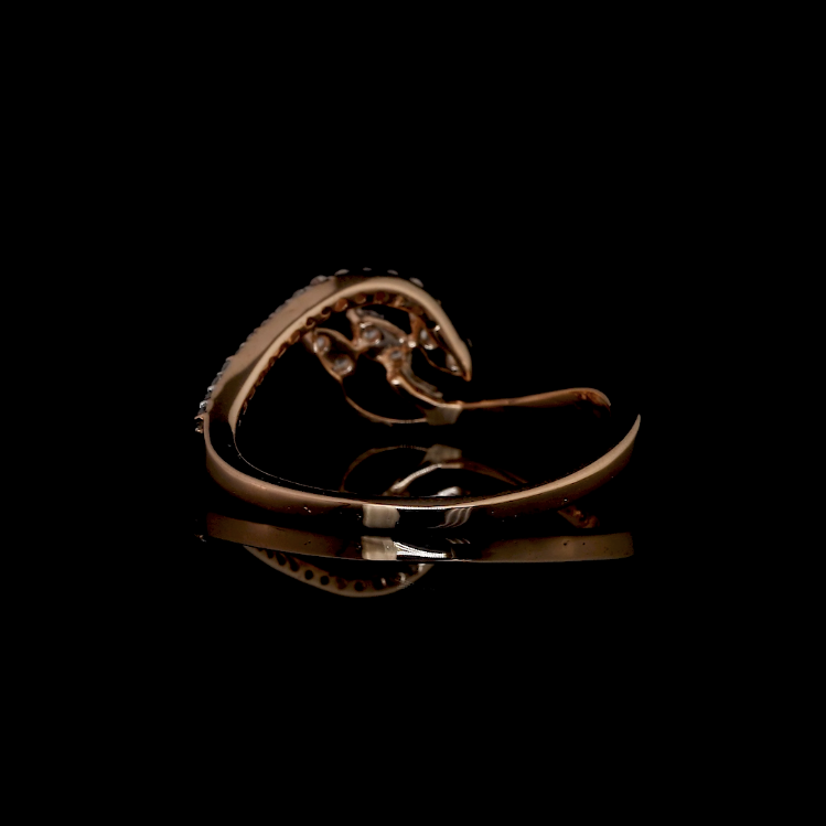 Curvaceous Diamond Vine Ring - Diamond Carat Weight: 18 Carat