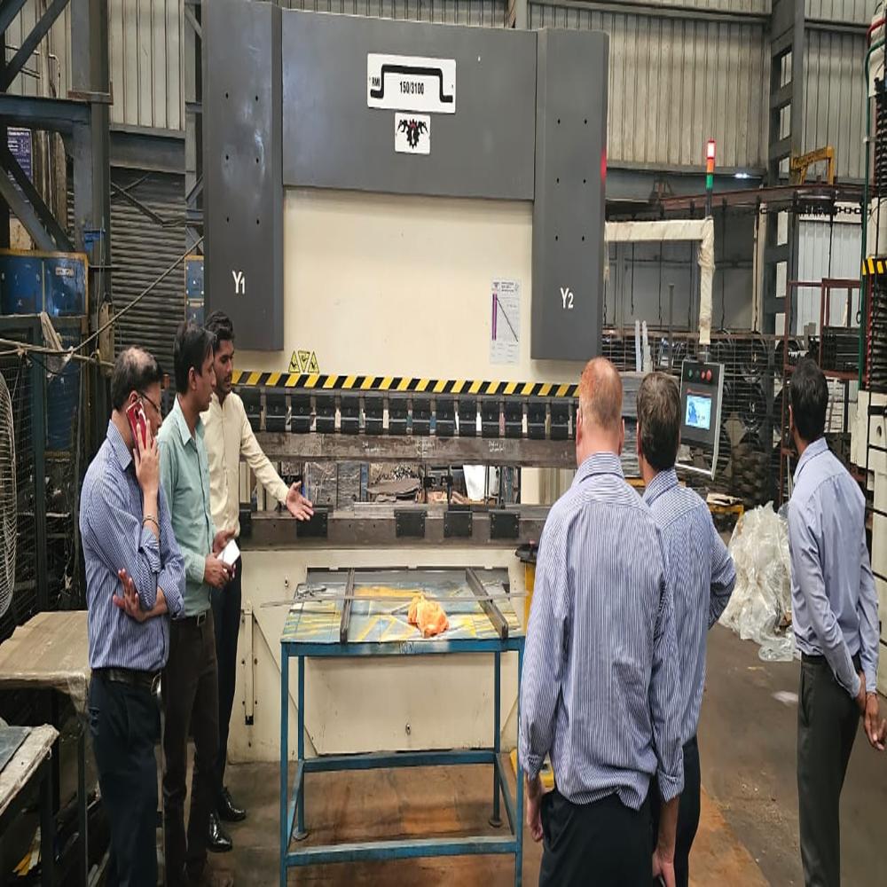 Cnc Press Brake Machine - Accuracy: 0.01 Mm