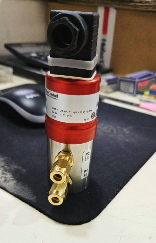 HUBA_CONTROL Differential Pressure Transmitter MODAL 692.9120071C1  RANGE 0 TO 1 BAR