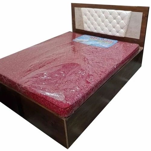 लकड़ी का भूरा डबल बेड
