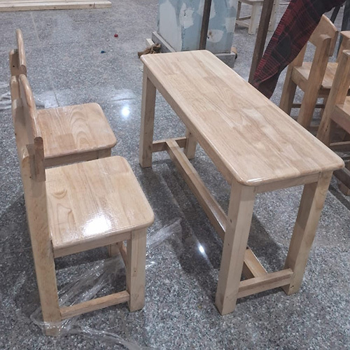 Rubber Wood Table With Chairs