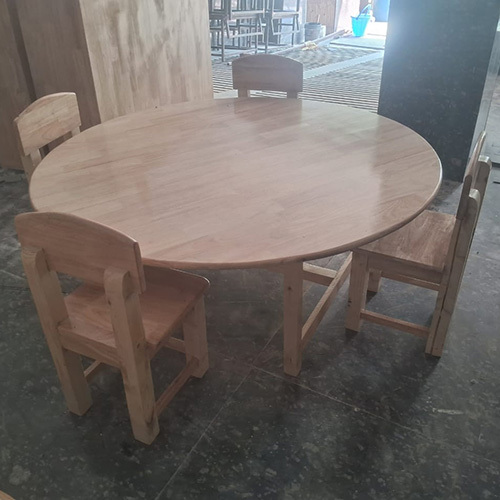 Rubber Wood Table With Chairs