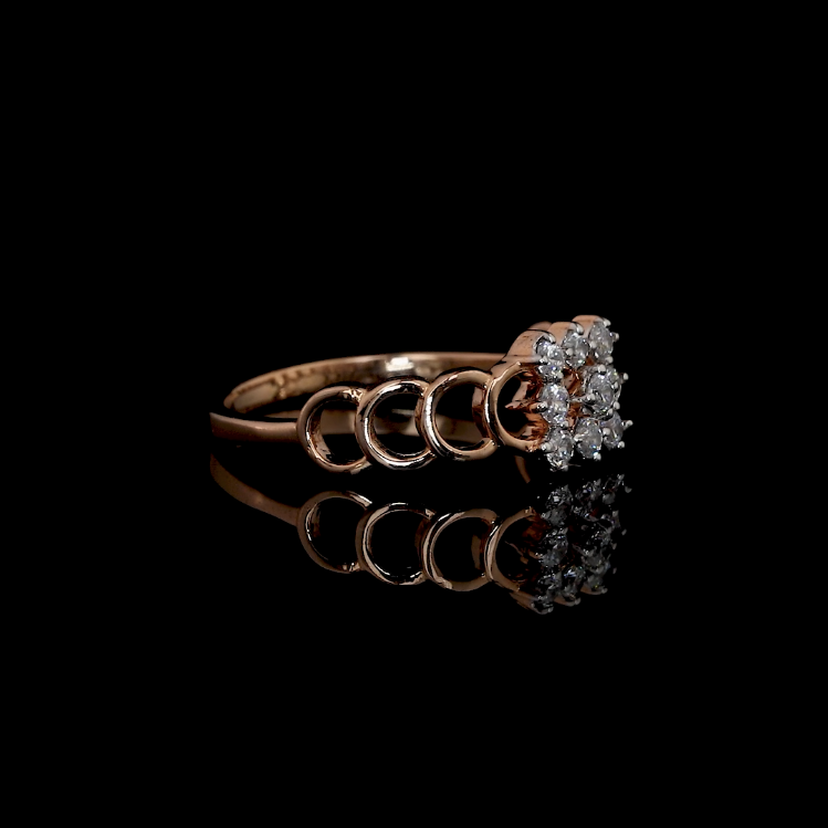 Geometric Cluster Link Ring - Diamond Carat Weight: 18 Carat