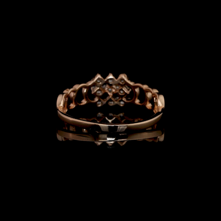 Geometric Cluster Link Ring - Diamond Carat Weight: 18 Carat