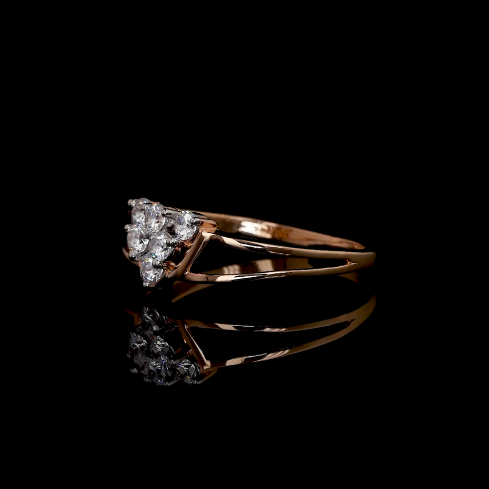 Rose Gold Triangular Cluster Ring - Diamond Carat Weight: 18 Carat