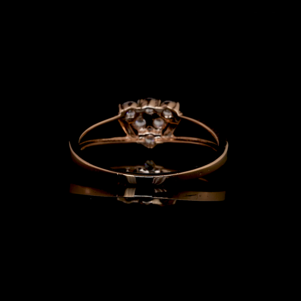 Rose Gold Triangular Cluster Ring - Diamond Carat Weight: 18 Carat