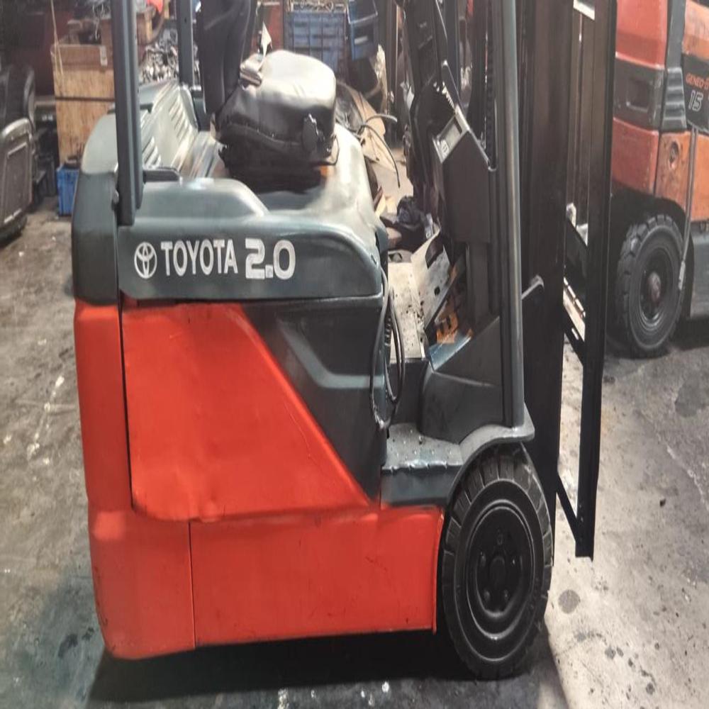 2.5 Ton Battery Operated Rental Forklift - Color: Red And Black