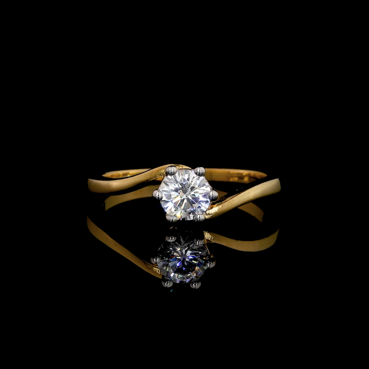 Solitaire Bypass Wave Diamond Ring - Diamond Carat Weight: 18 Carat