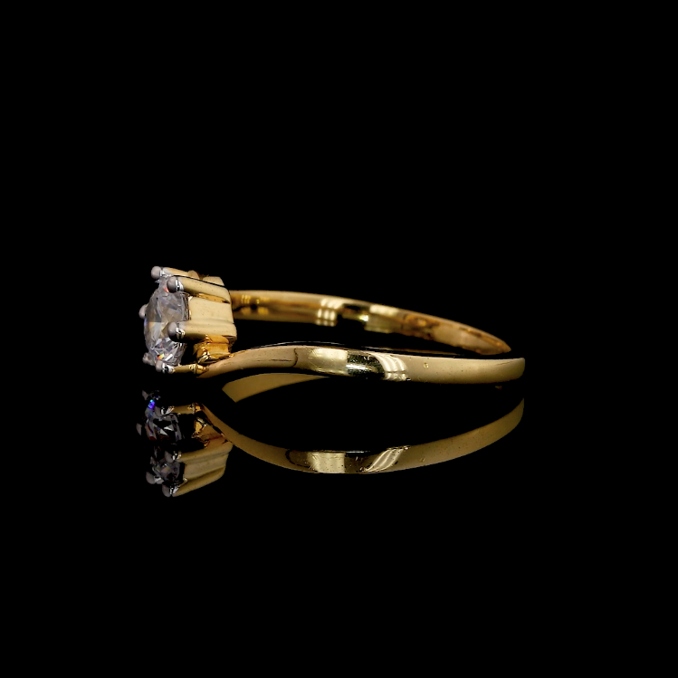Solitaire Bypass Wave Diamond Ring - Diamond Carat Weight: 18 Carat