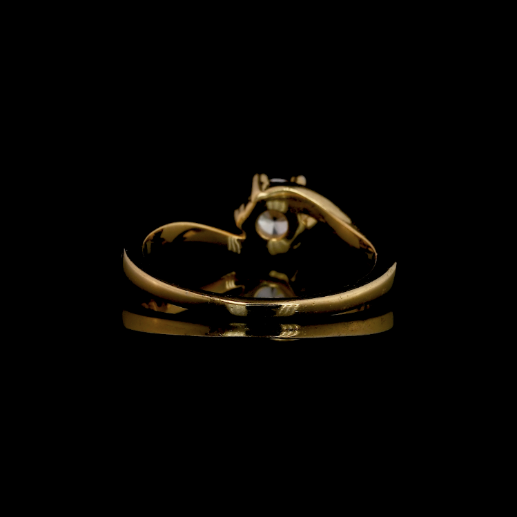 Solitaire Bypass Wave Diamond Ring - Diamond Carat Weight: 18 Carat