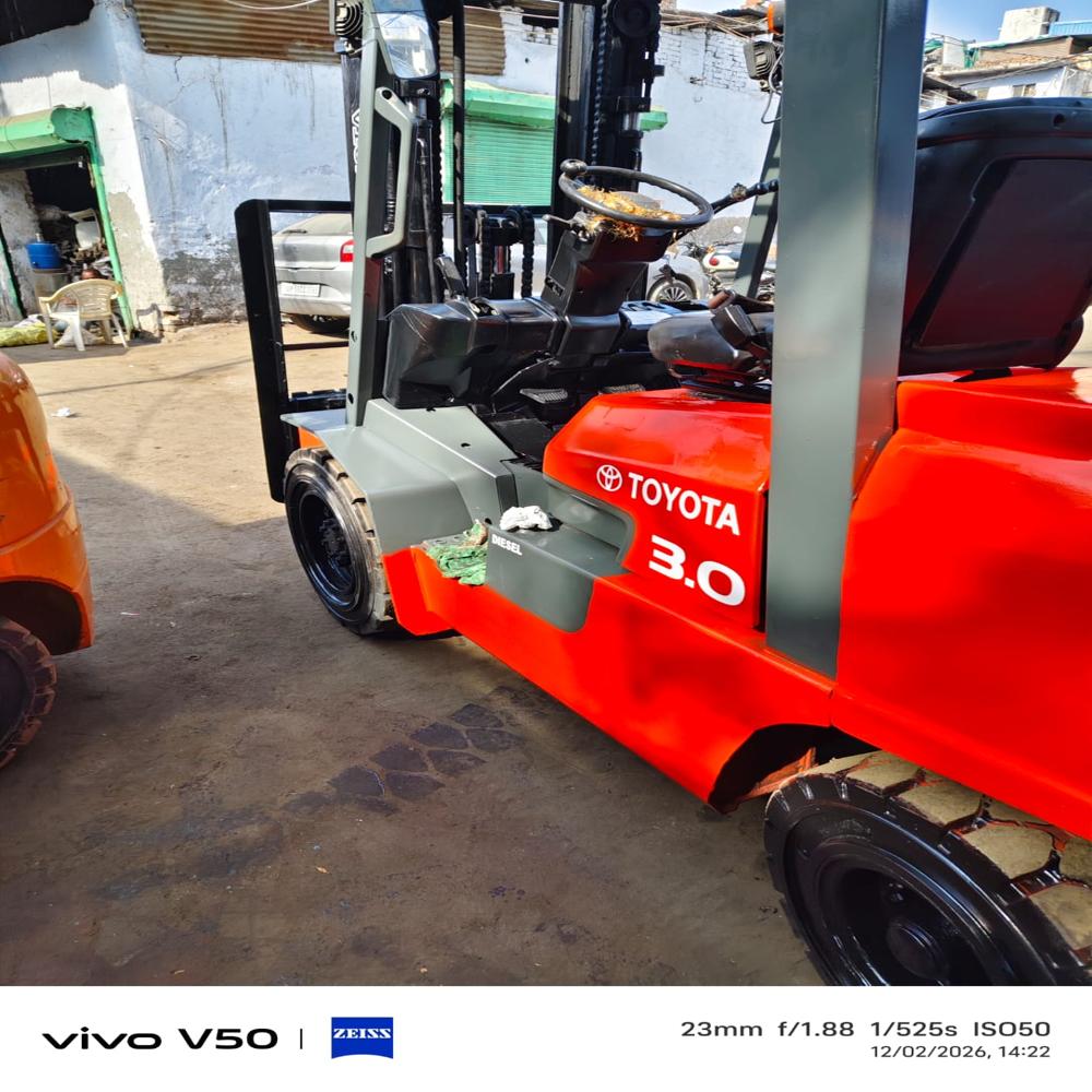 Used Diesel Forklift - Color: Orange And Black