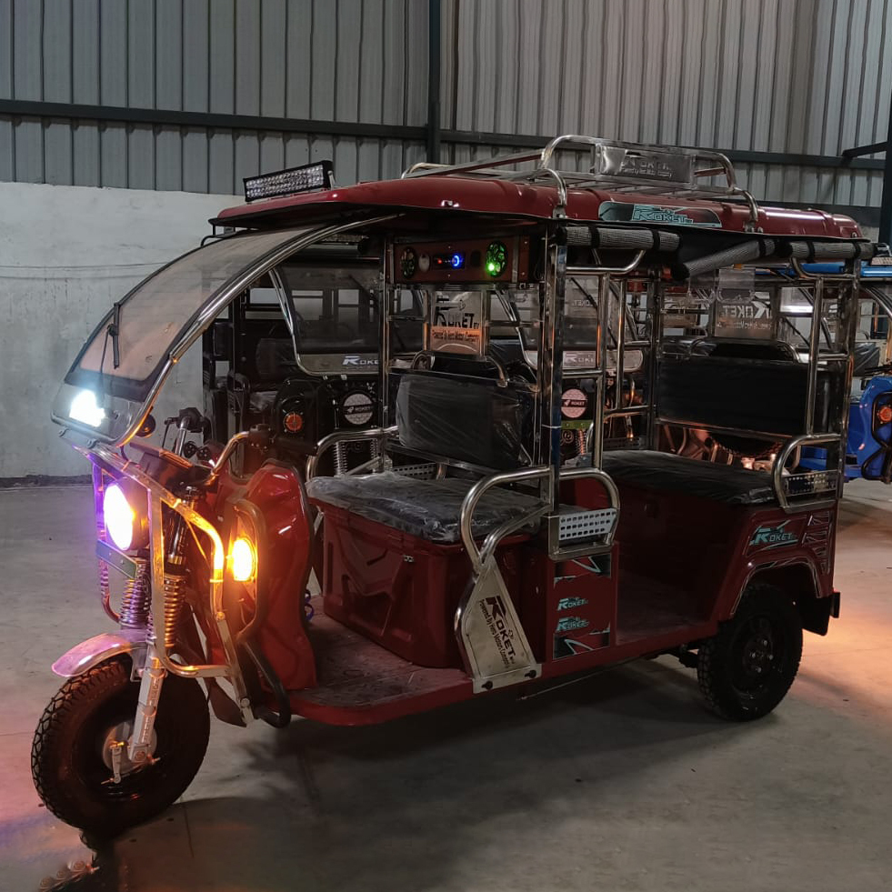 Battery Operated E-Rickshaws