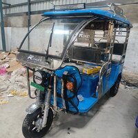 Battery Operated E-Rickshaws