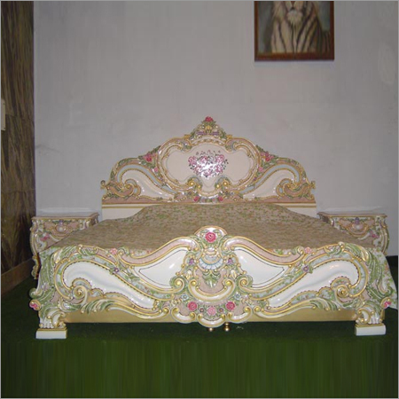 लकड़ी के बिस्तर