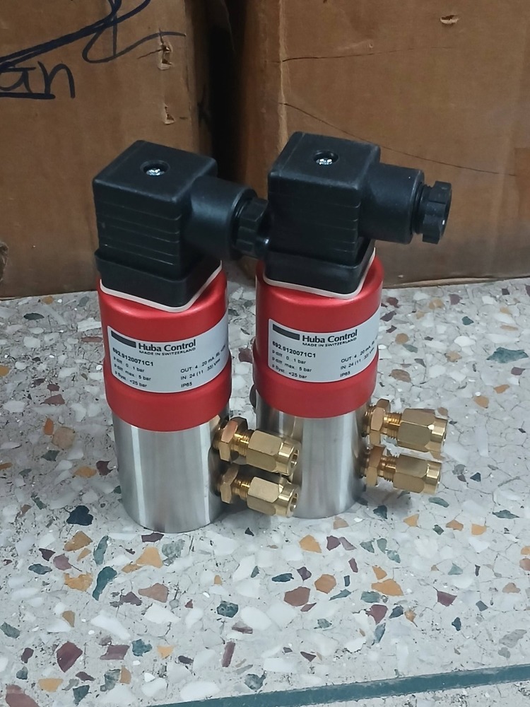 Huba Pressure Transmitter Model 692.940001101 Range 0 TO 0.2 Bar