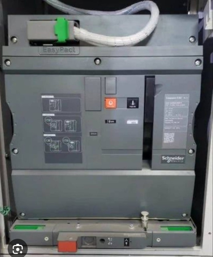 Medium Voltage Vacuum Circuit Breaker