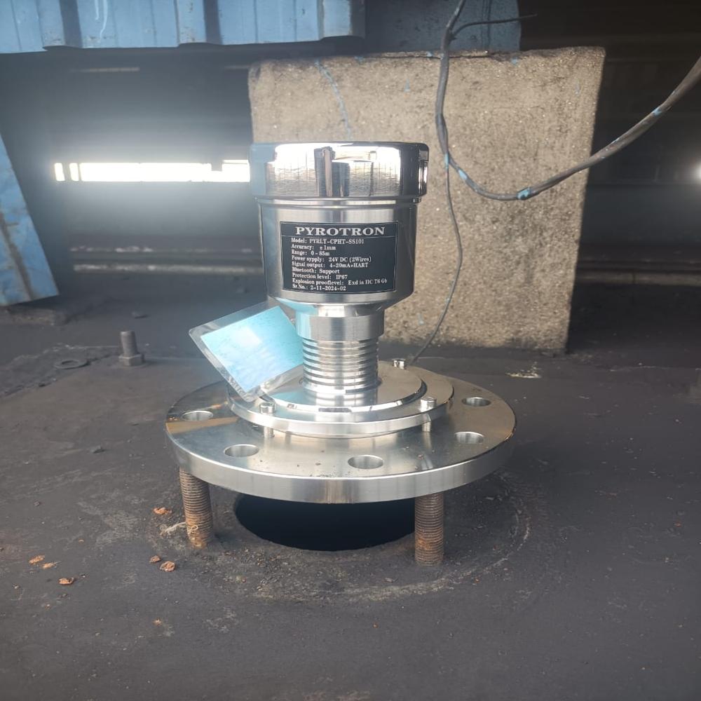 Surface Mount Radar Level Sensor - Accuracy: +-1 Mm