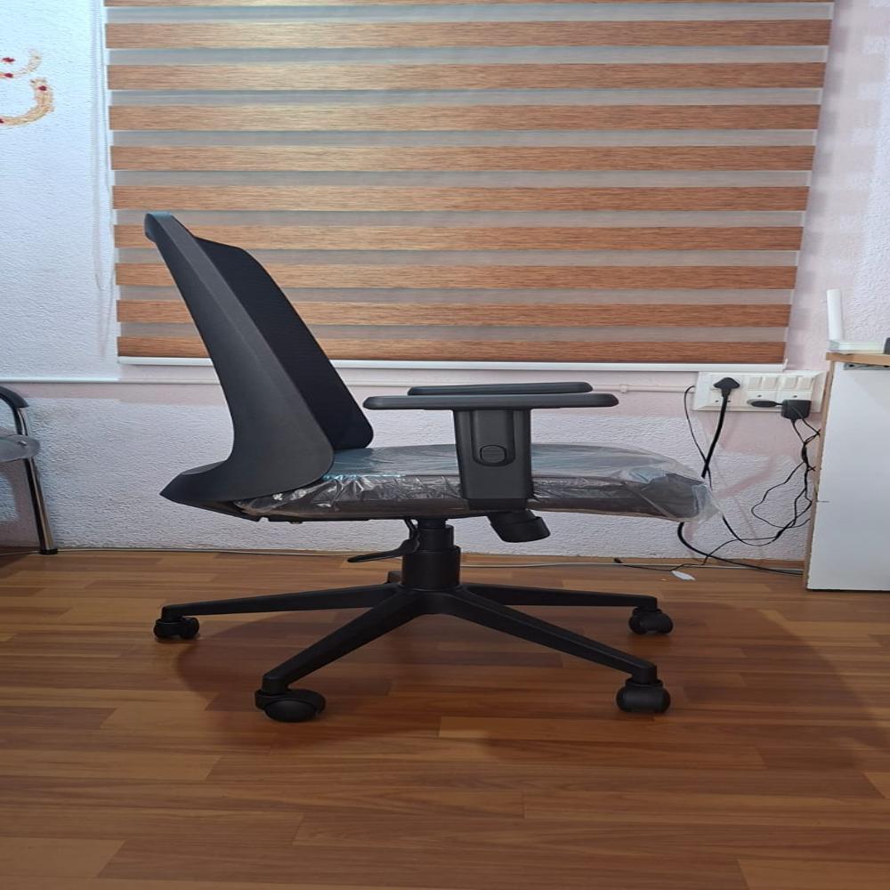 Featherlite Amaze Model - Color: Black