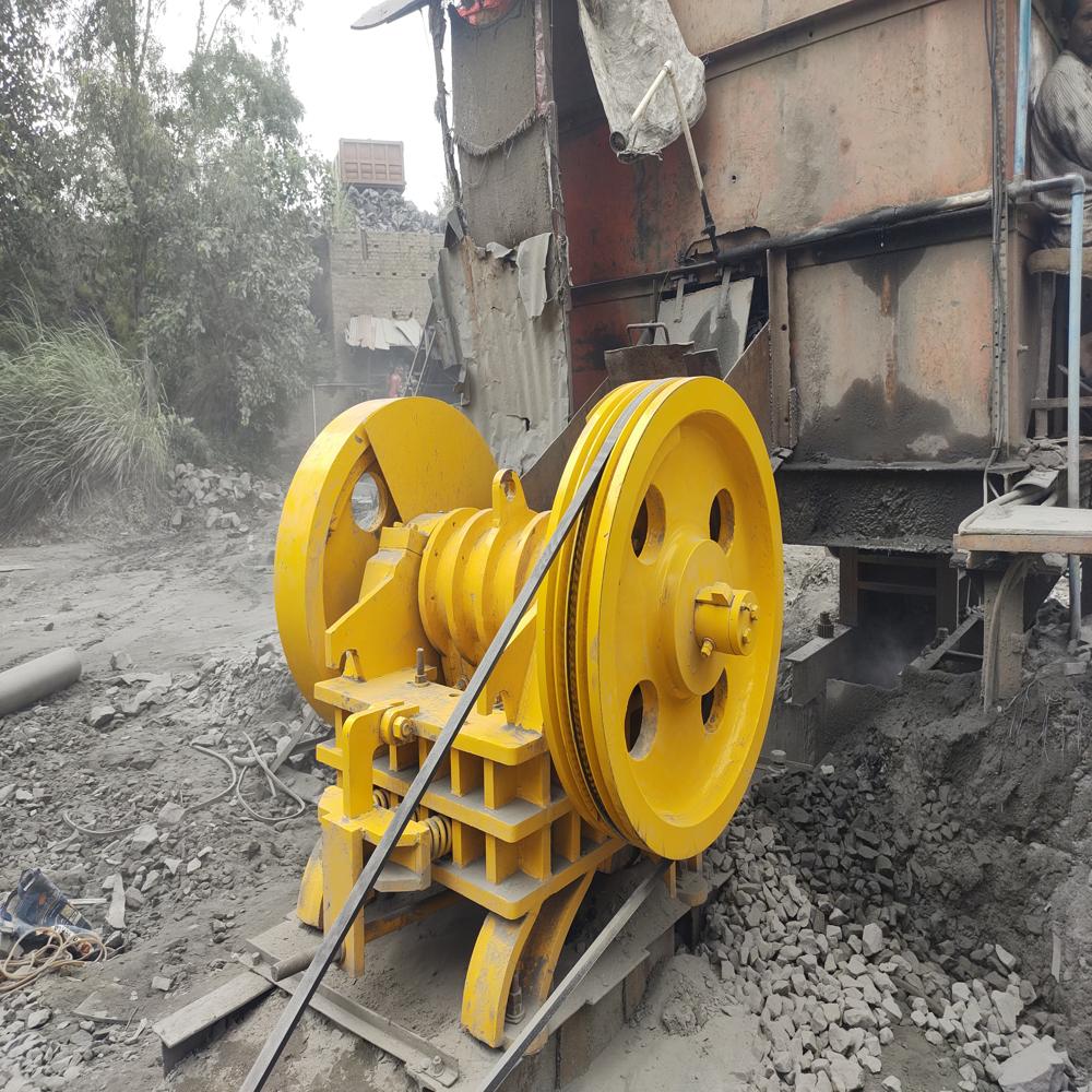 Stone Crusher - Dimension (L*w*h): 700 X 450 X 1200 Mm