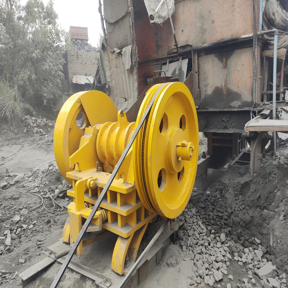Stone Crusher - Dimension (L*w*h): 700 X 450 X 1200 Mm