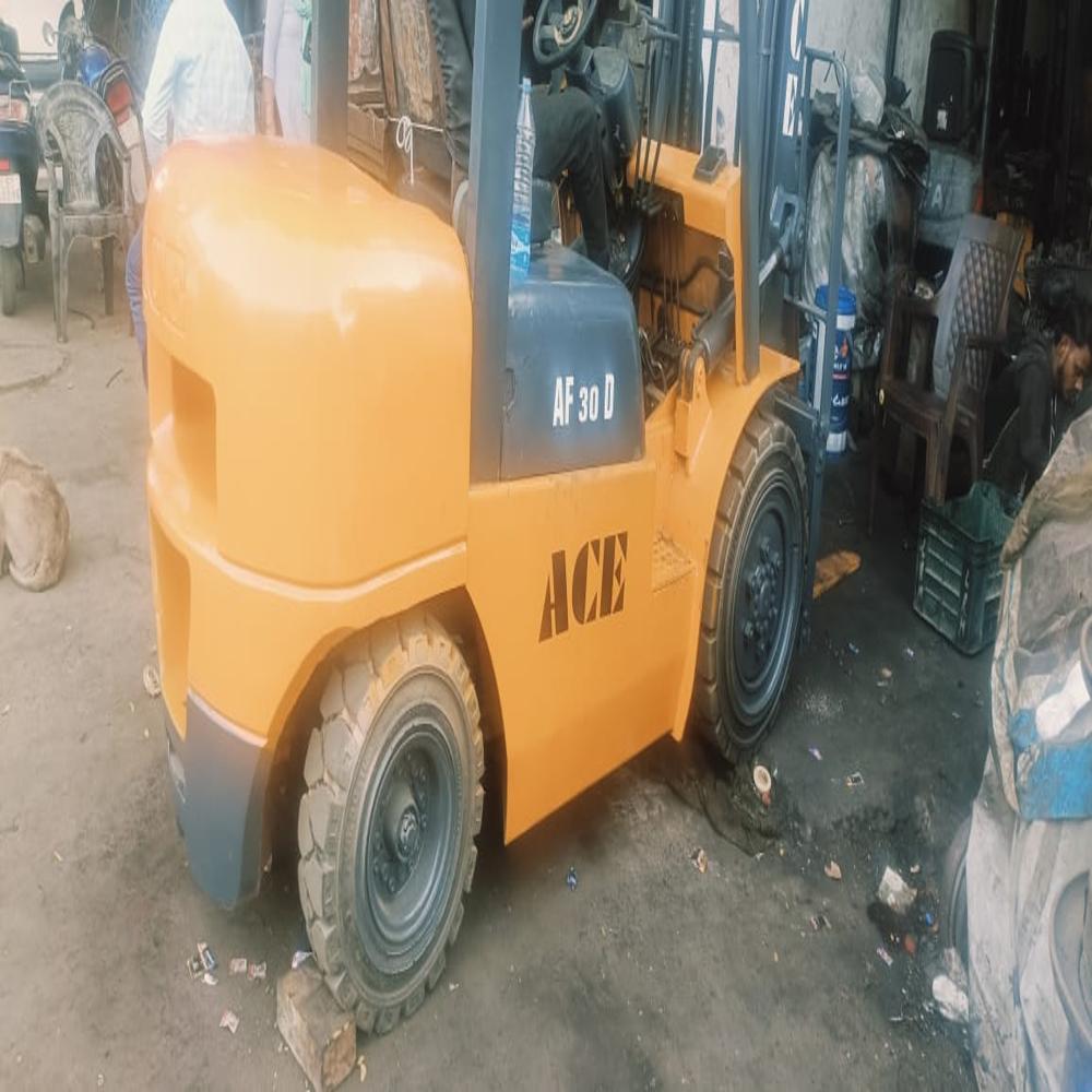3 Ton Ace Diesel Forklift - Color: Yellow And Black