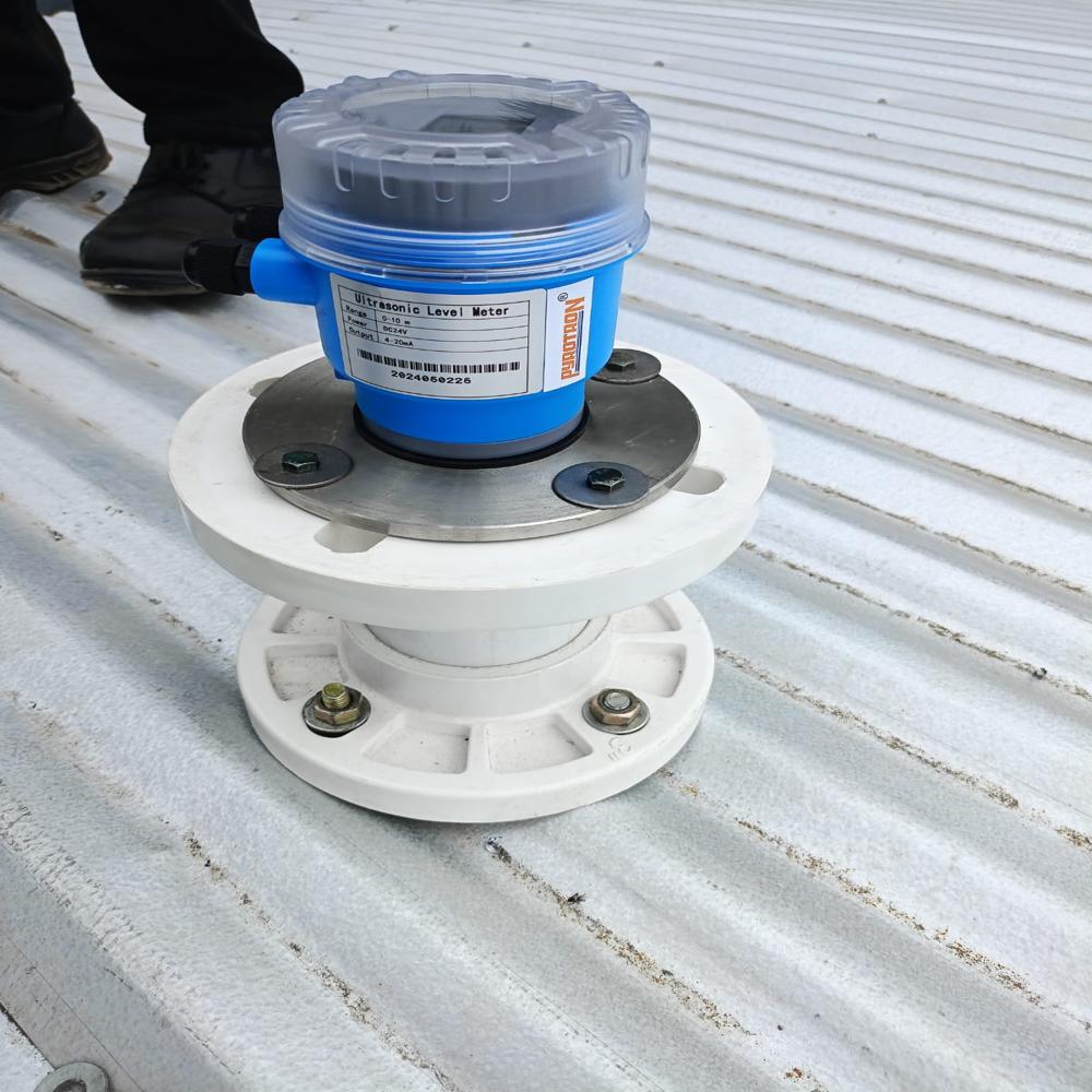 Ultrasonic Level Transmitter - Accuracy: 2  %