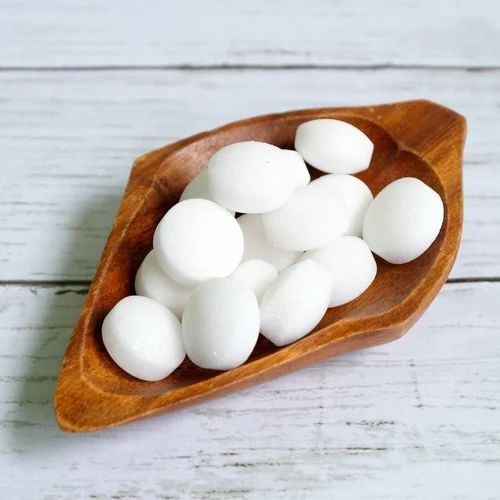 White Naphthalene Balls - Shape: Round