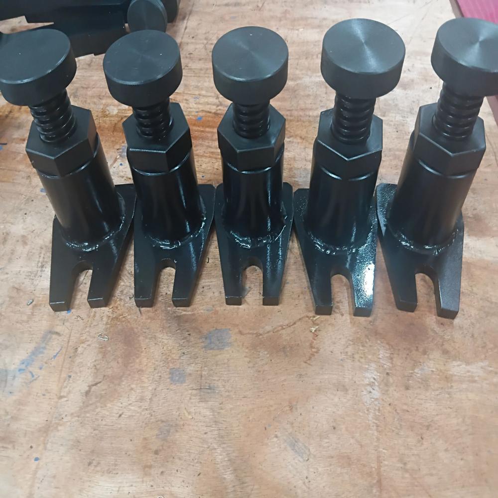 Special Screw Jacks For Machining Part Support In Vtl