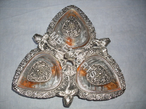 सिल्वर व्हाइट मेटल थ्री विद लिड