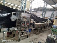 Neck Shrink sleeve applicator with heating tunnel