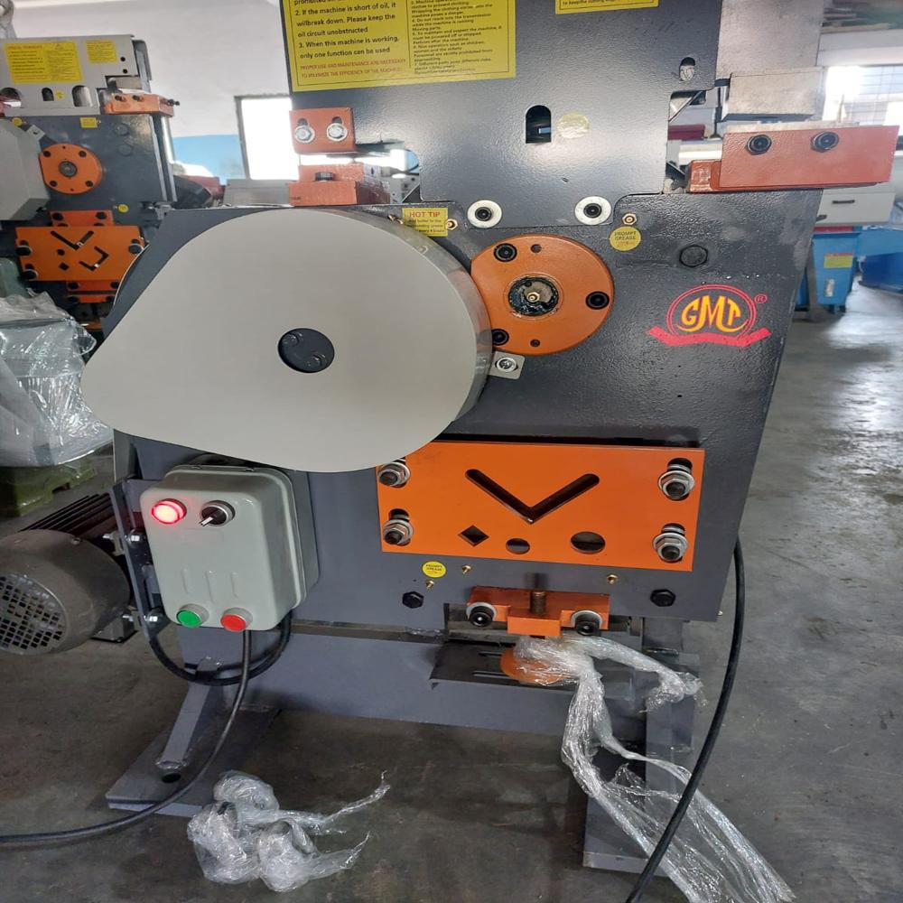 Qa32-10b Mechanical Iron Worker Machine - Operating Type: Semi Automatic