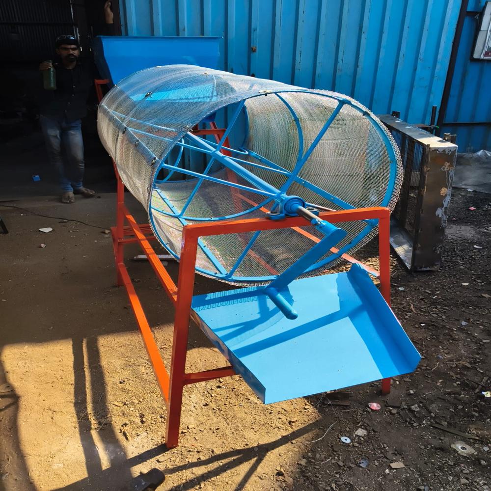 Manual Sand Sieving Machine Per hr 1 ton Production Capacity 