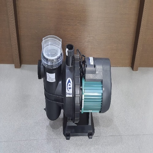 Swimming pool pump