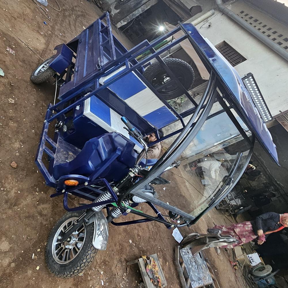 E-Rickshaw Loader