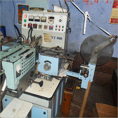 स्टिकर काटने की मशीन